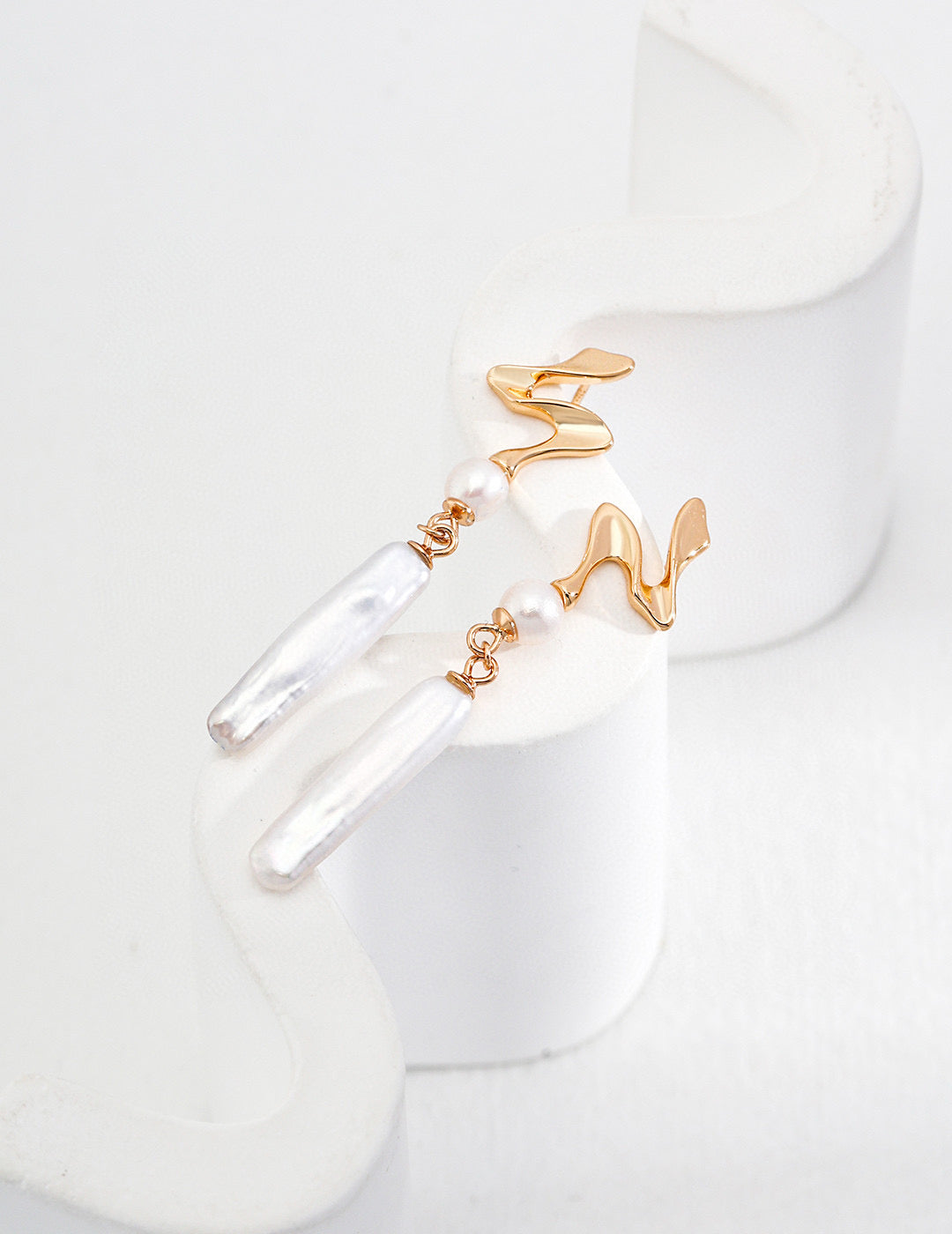 Natural Baroque PearlEarrings