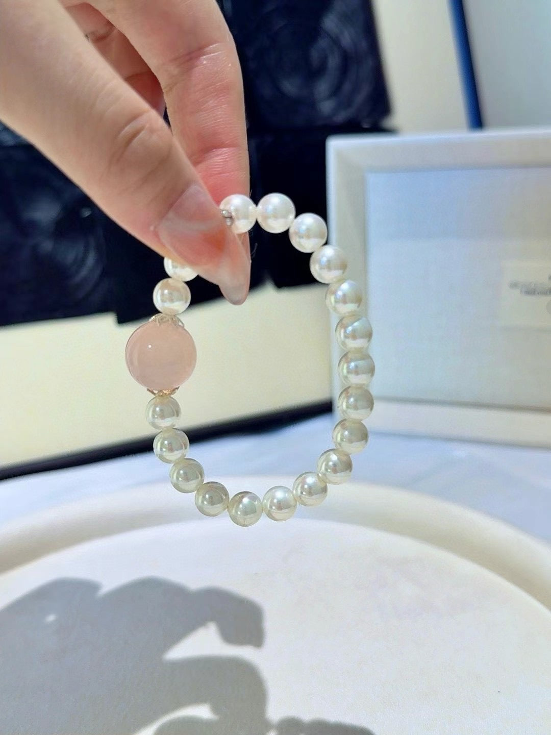Pink Crystal Bead Bracelet

Enhance intuition | Balance emotions | Protect physical and mental well-being | Attract happiness